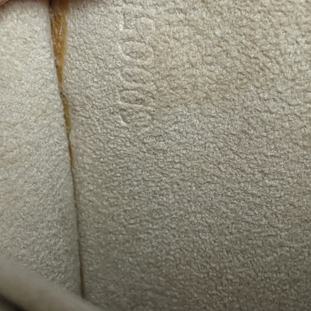 Vintage Louis Vuitton Pochette  "LIVE SHOW TODAY" - Picture 11 of 11